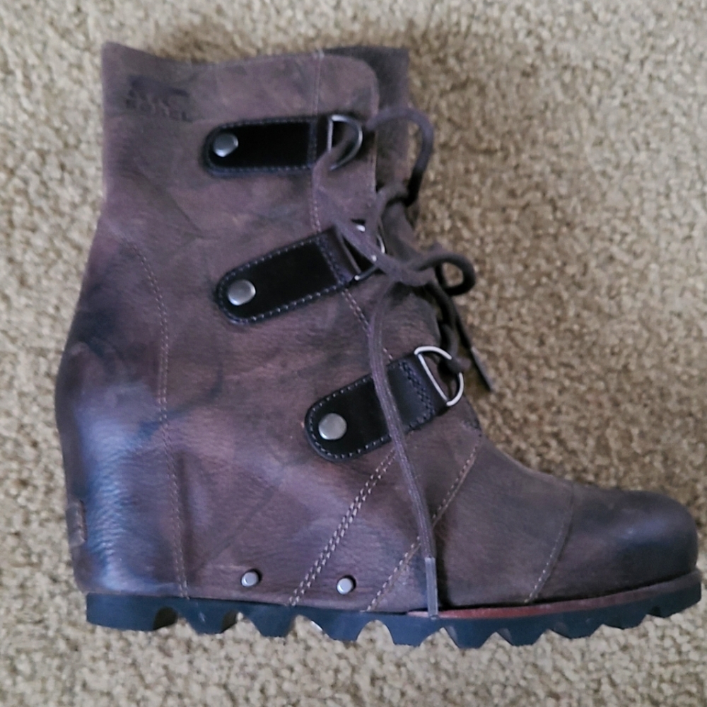 Sorel 7 Joan of arctic wedge boot like new